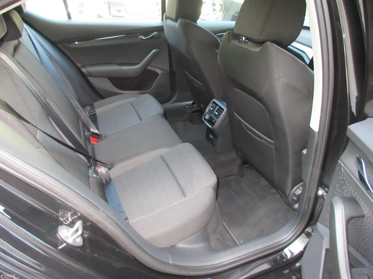 Skoda Octavia Saloon, Diesel, 2022, Black