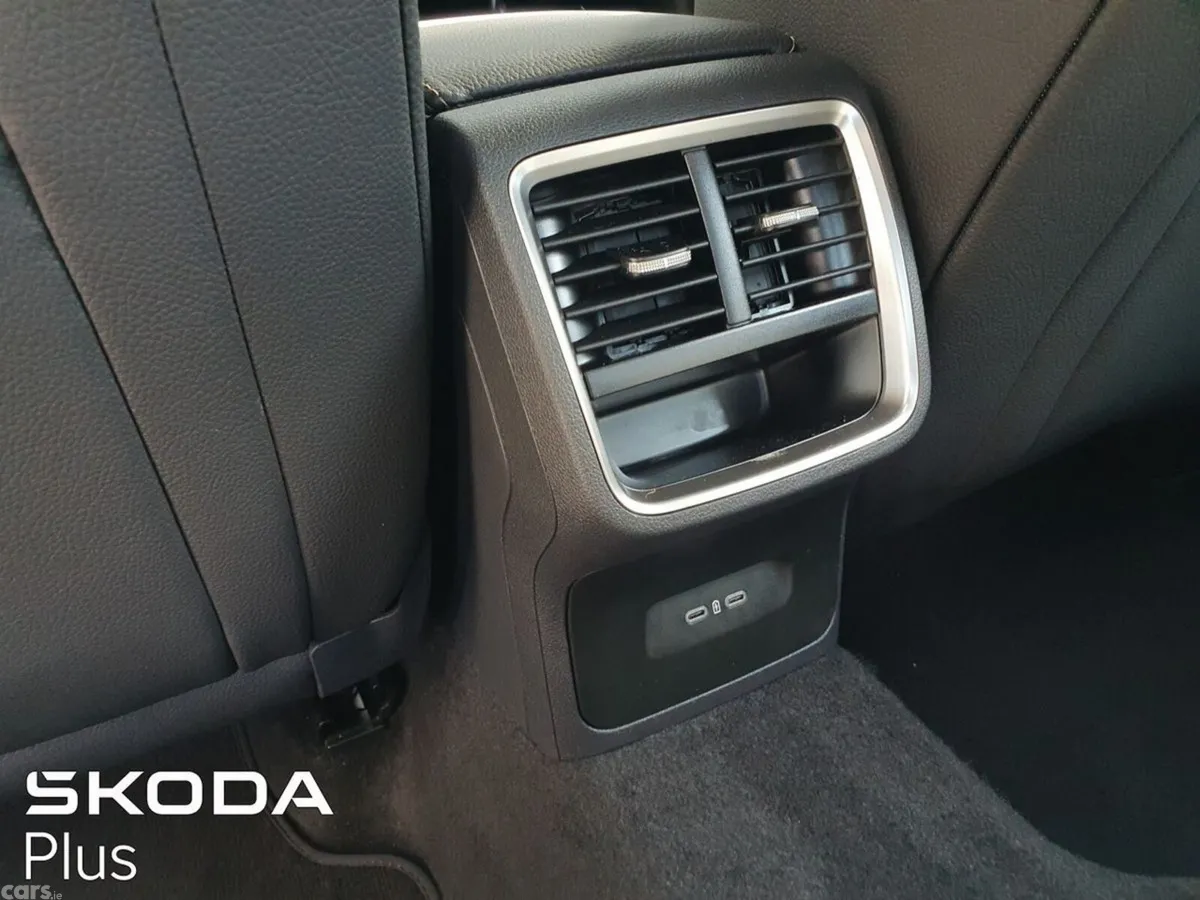 Skoda Octavia Hatchback, Diesel, 2025, Grey