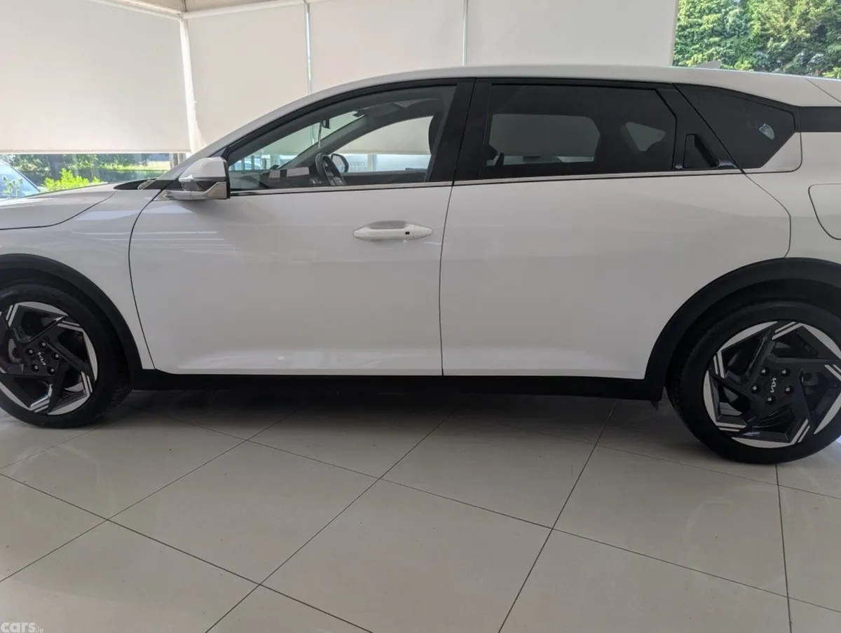 Kia K4 Hatchback, Petrol Hybrid, 2026, White