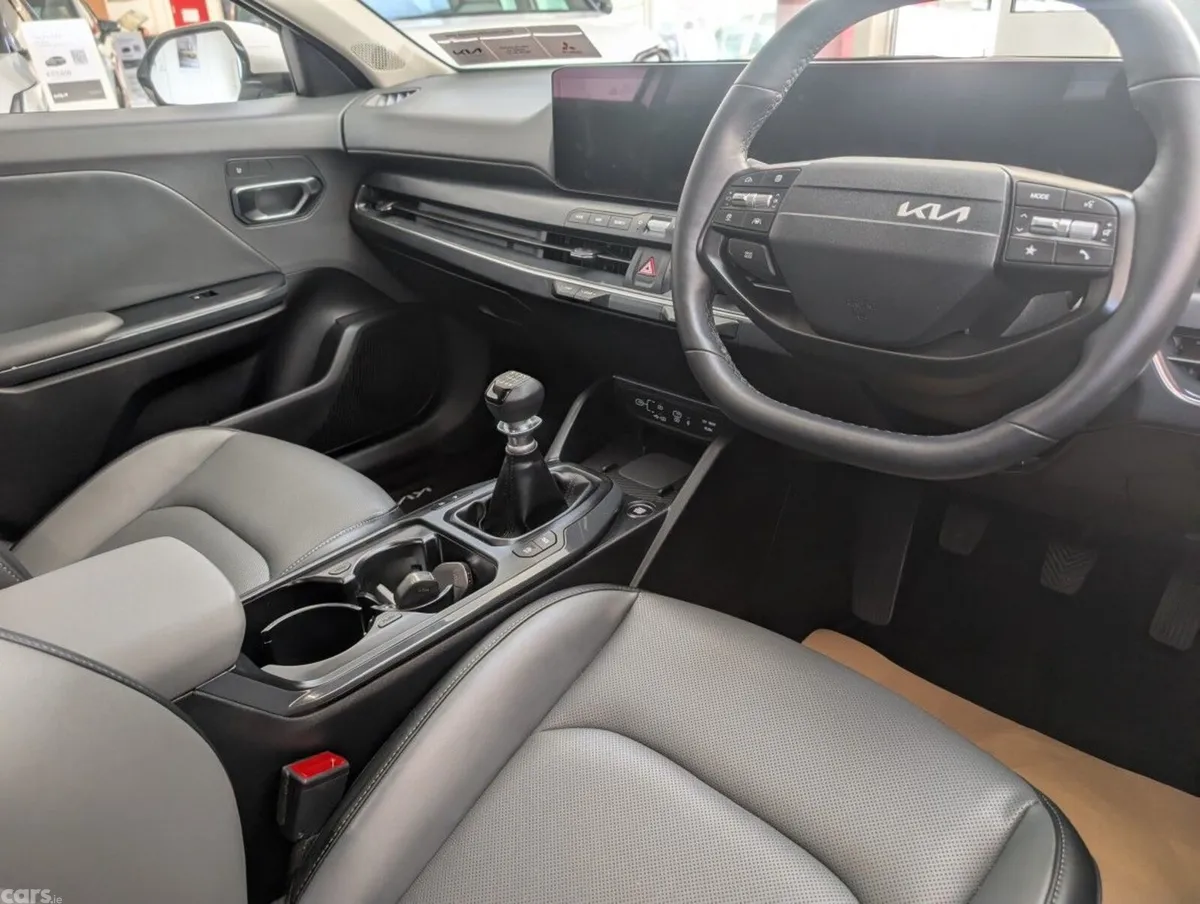 Kia K4 Hatchback, Petrol Hybrid, 2026, White
