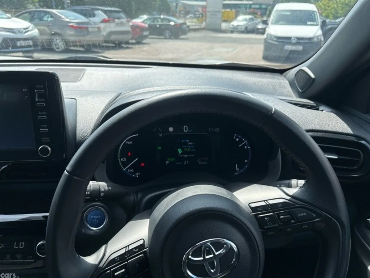 Toyota Yaris Cross Hatchback, Petrol Hybrid, 2024, Silver