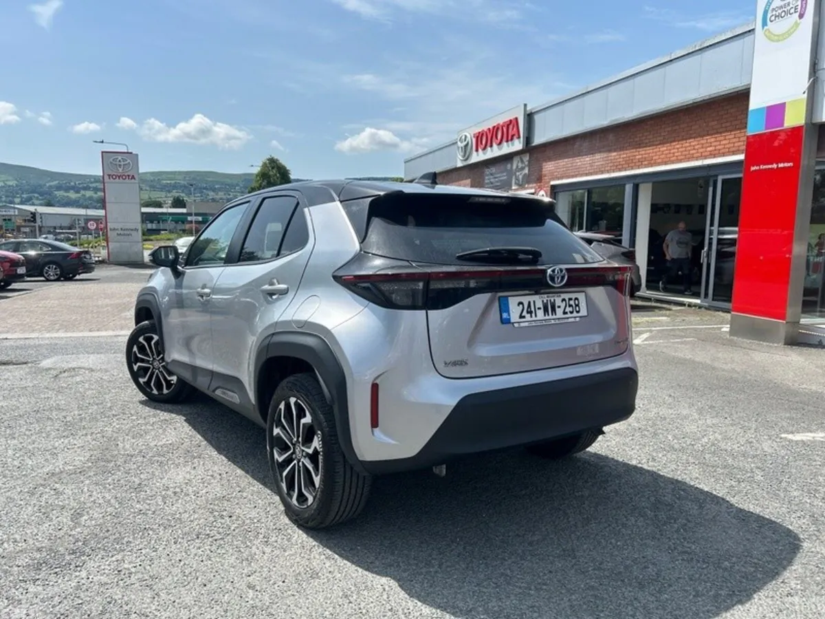 Toyota Yaris Cross Hatchback, Petrol Hybrid, 2024, Silver