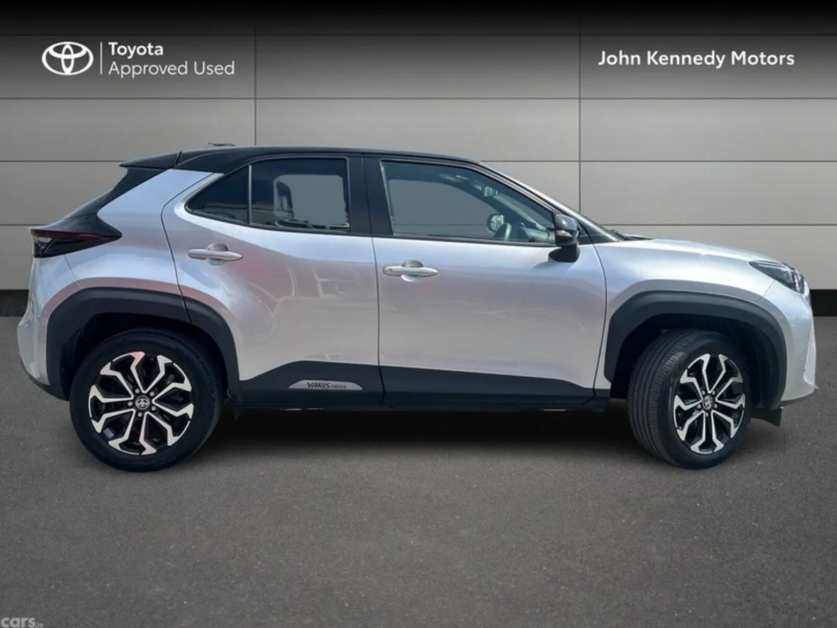 Toyota Yaris Cross Hatchback, Petrol Hybrid, 2024, Silver