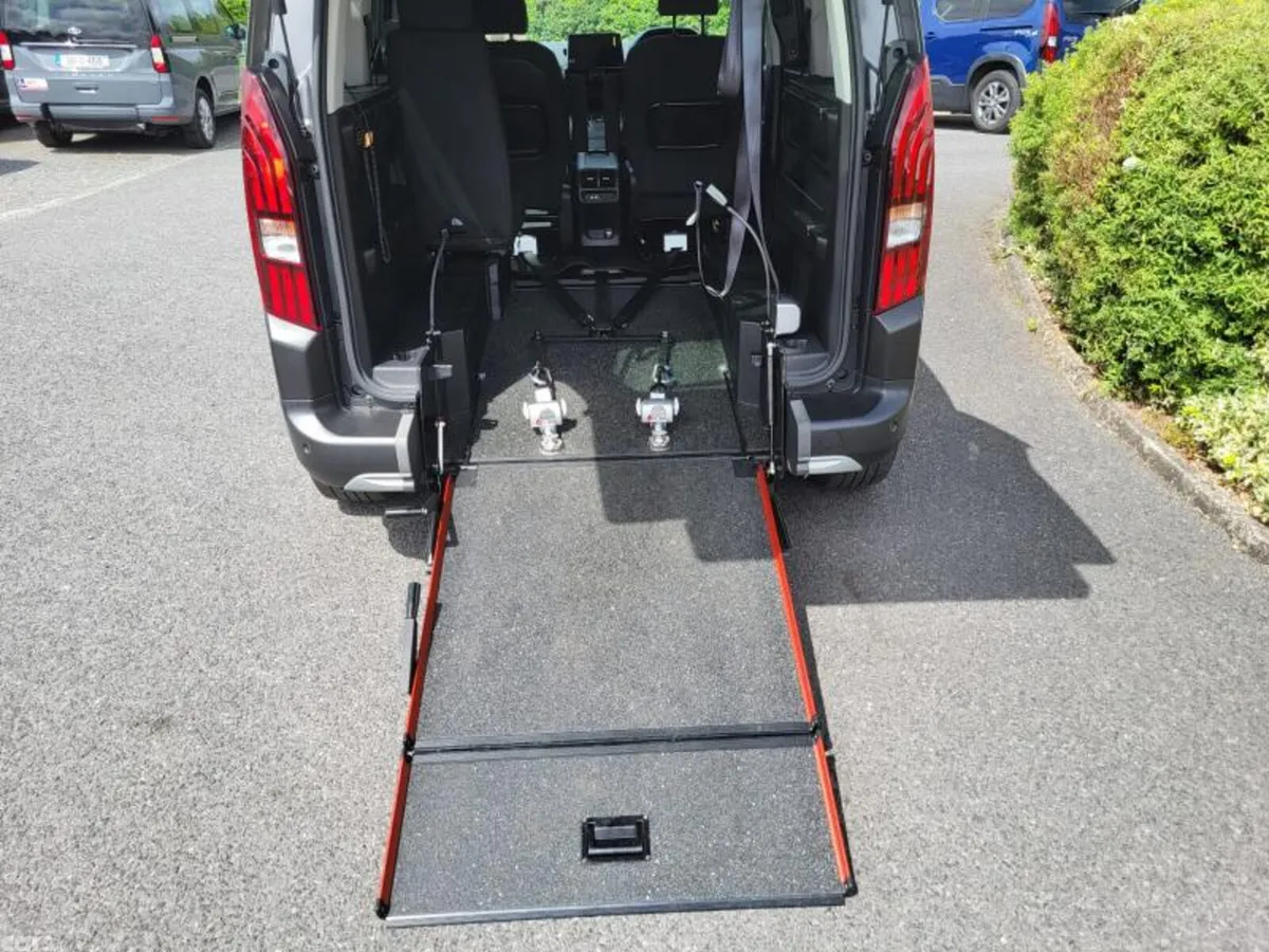 Peugeot Rifter MPV, Diesel, 2024, Grey