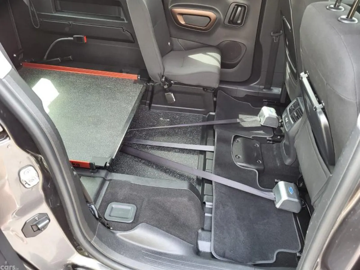 Peugeot Rifter MPV, Diesel, 2024, Grey