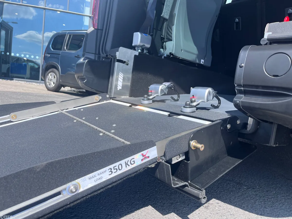 Citroen Berlingo Multispace MPV, Diesel, 2026, Silver