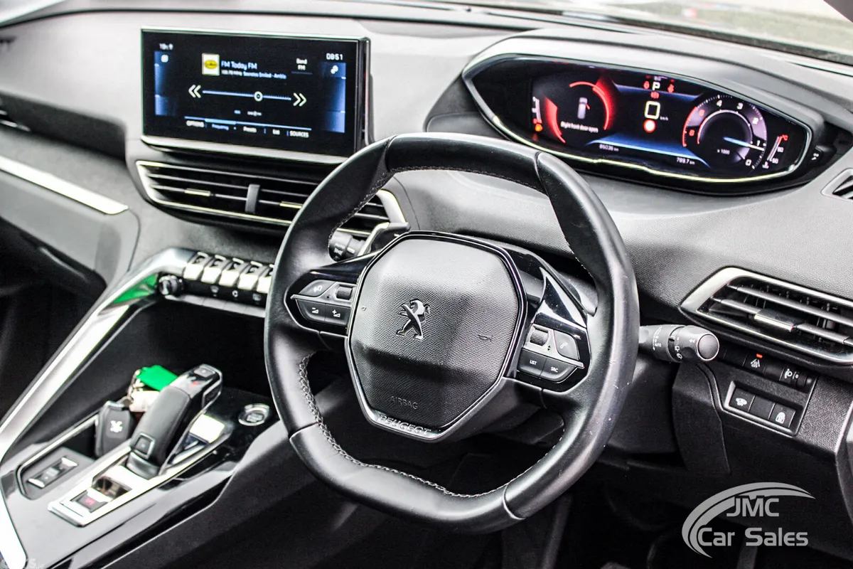 Peugeot 5008 MPV, Diesel, 2022, Black