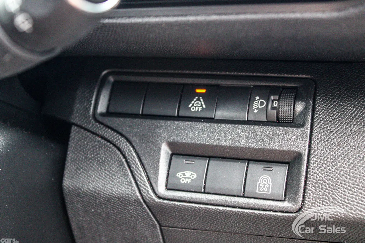 Peugeot 5008 MPV, Diesel, 2022, Black