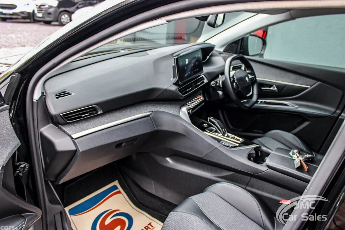 Peugeot 5008 MPV, Diesel, 2022, Black