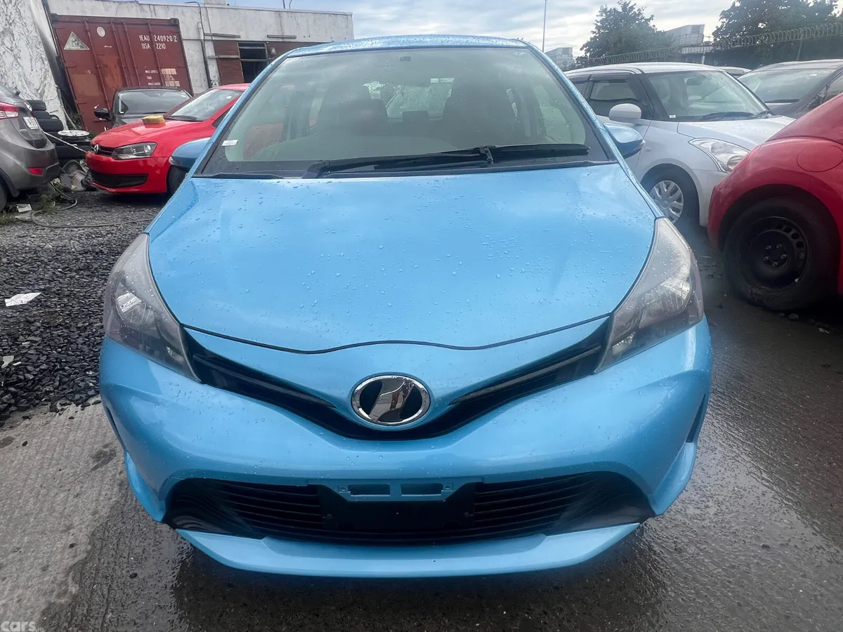 Toyota Vitz Hatchback, Petrol, 2015, Blue