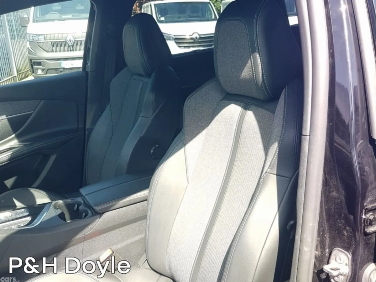 Peugeot 5008 MPV, Diesel, 2023, Black
