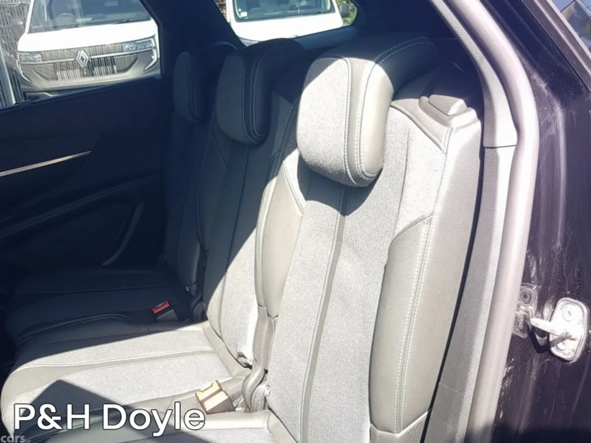 Peugeot 5008 MPV, Diesel, 2023, Black