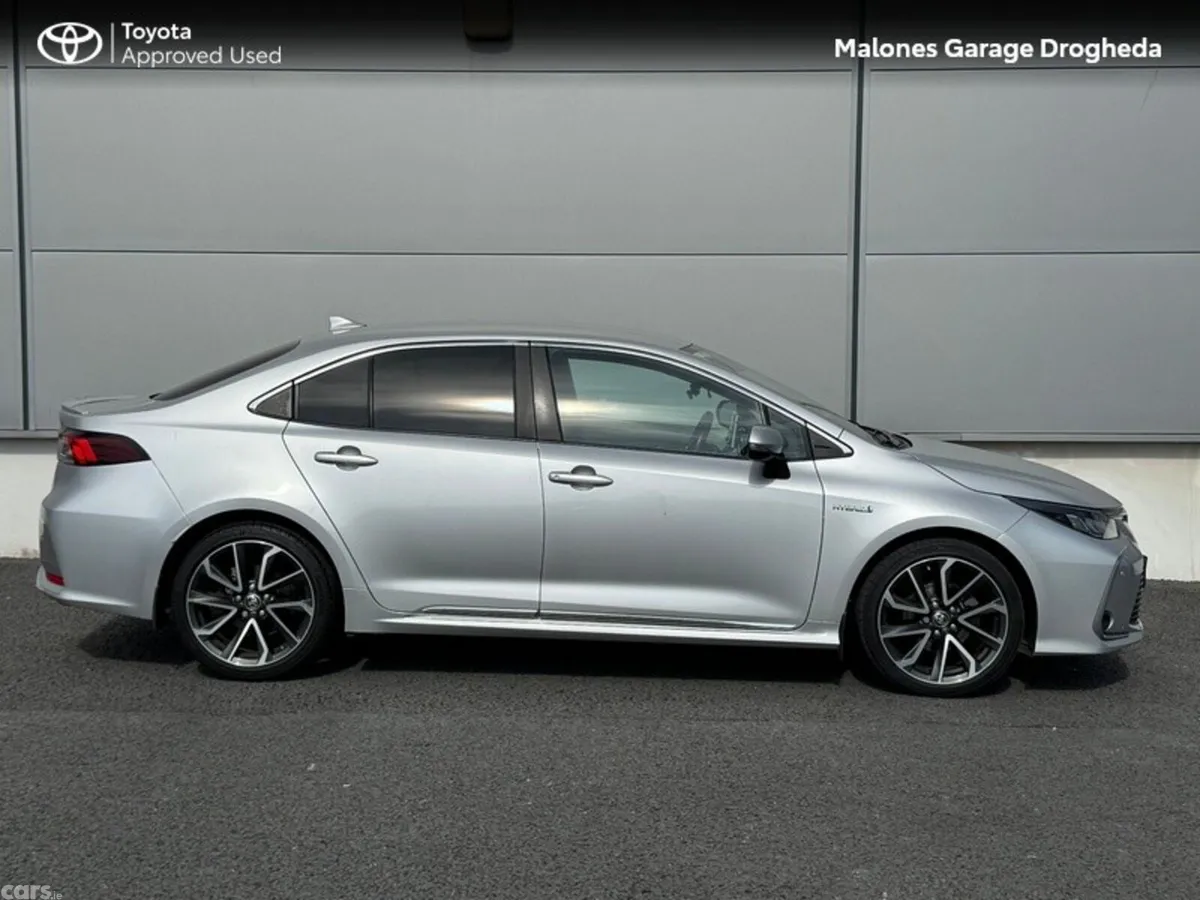 Toyota Corolla Saloon, Petrol Hybrid, 2025, Silver