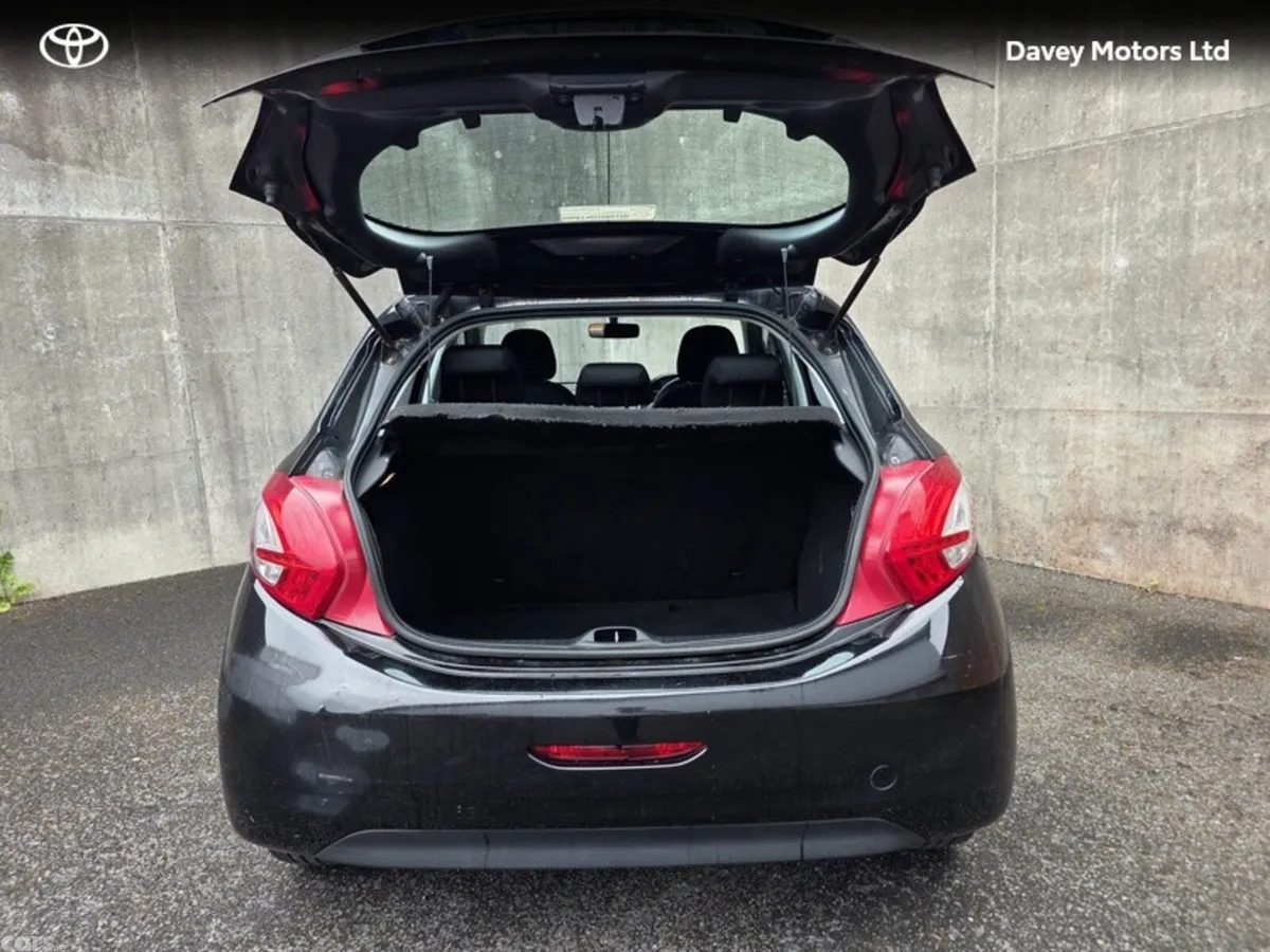 Peugeot 208 Hatchback, Diesel, 2014, Black