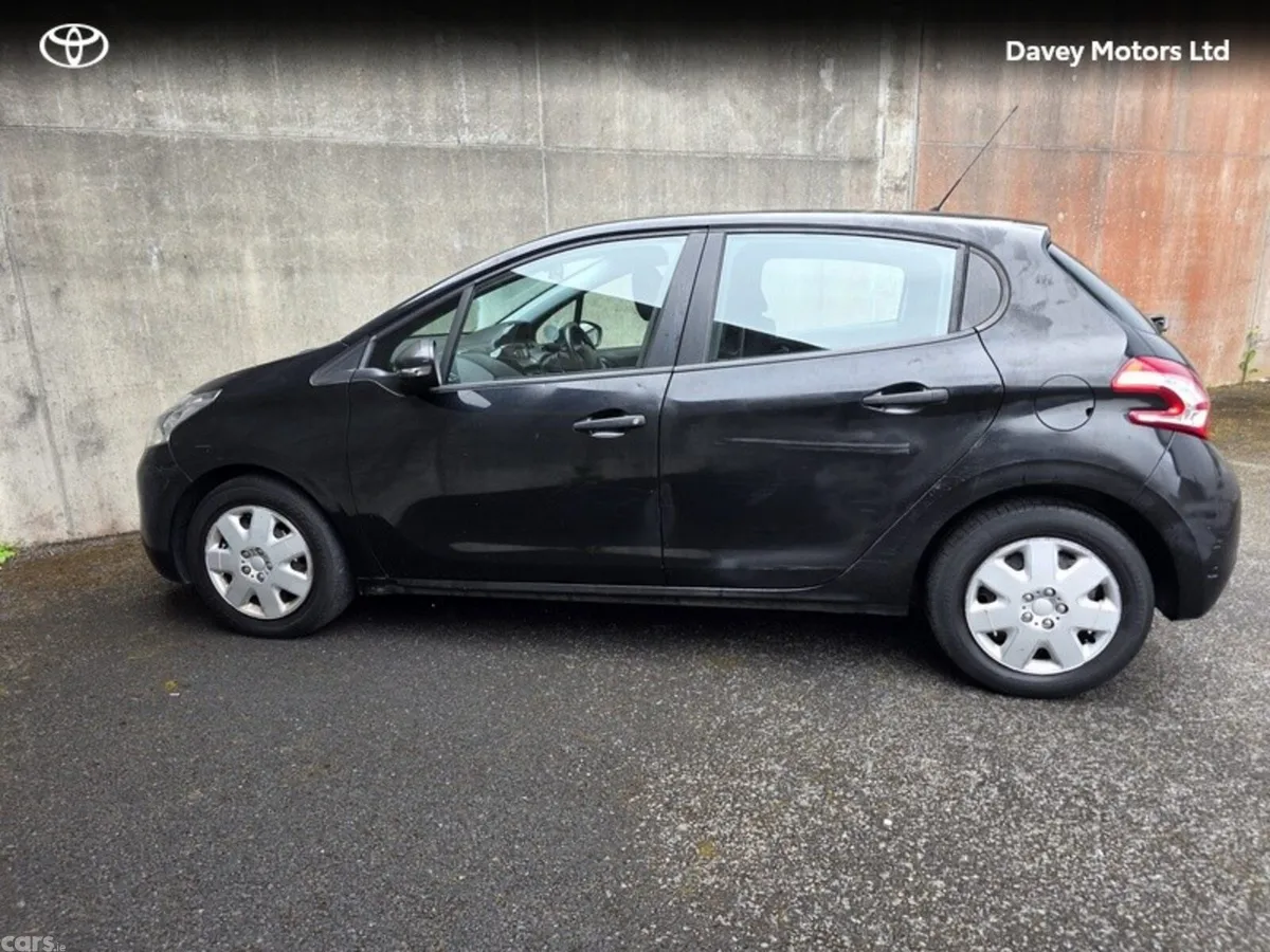 Peugeot 208 Hatchback, Diesel, 2014, Black