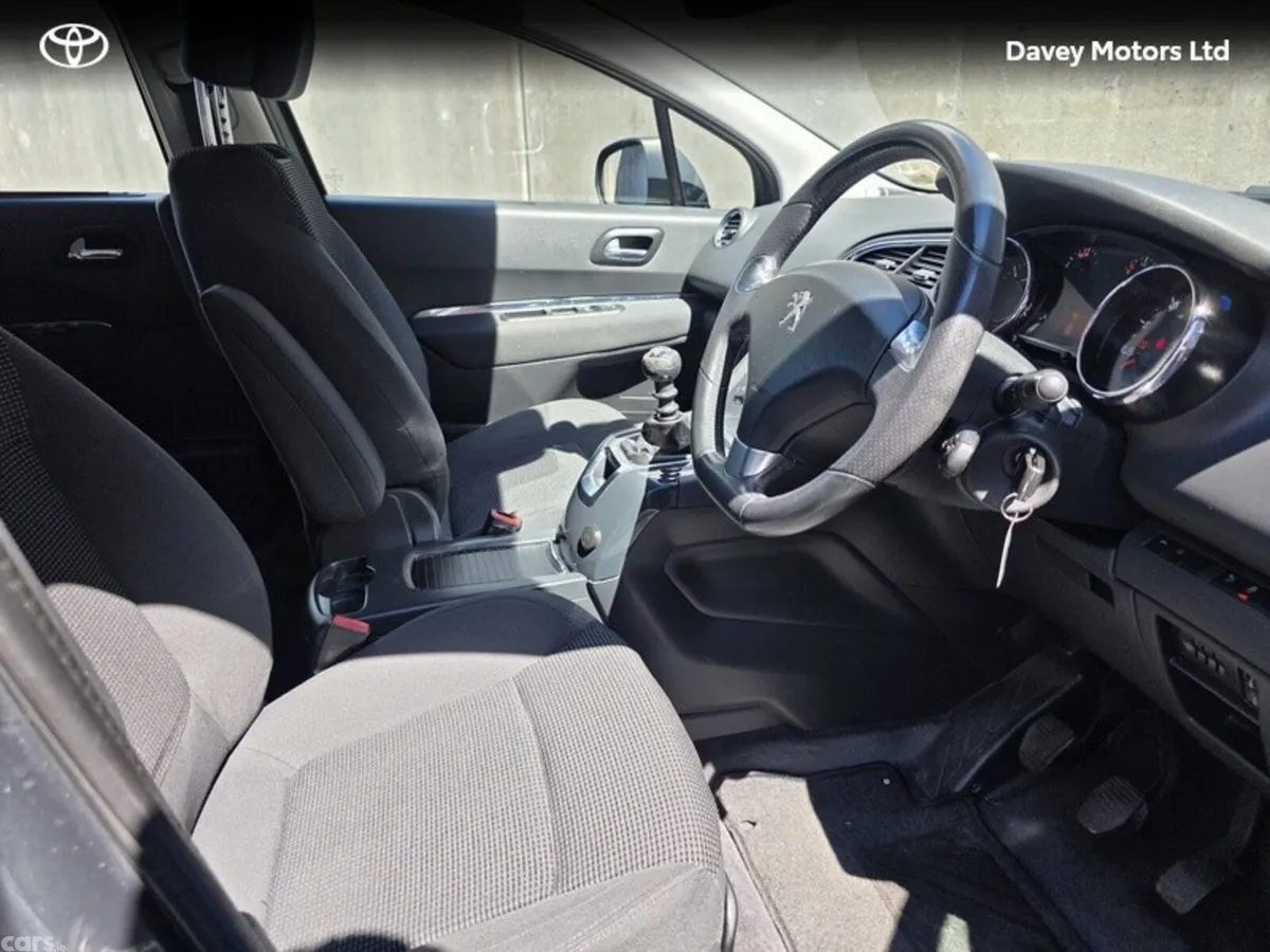 Peugeot 5008 MPV, Diesel, 2015, Grey