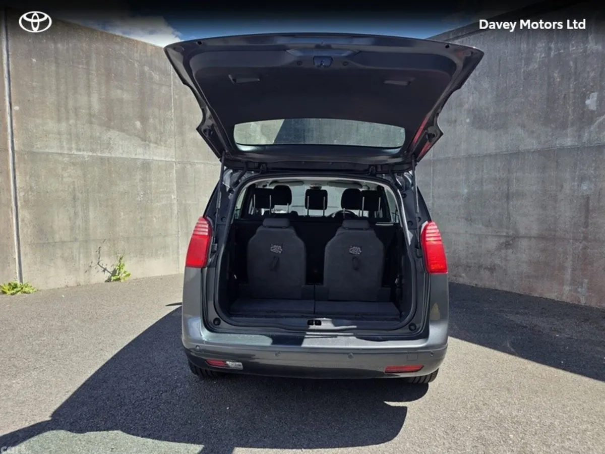 Peugeot 5008 MPV, Diesel, 2015, Grey