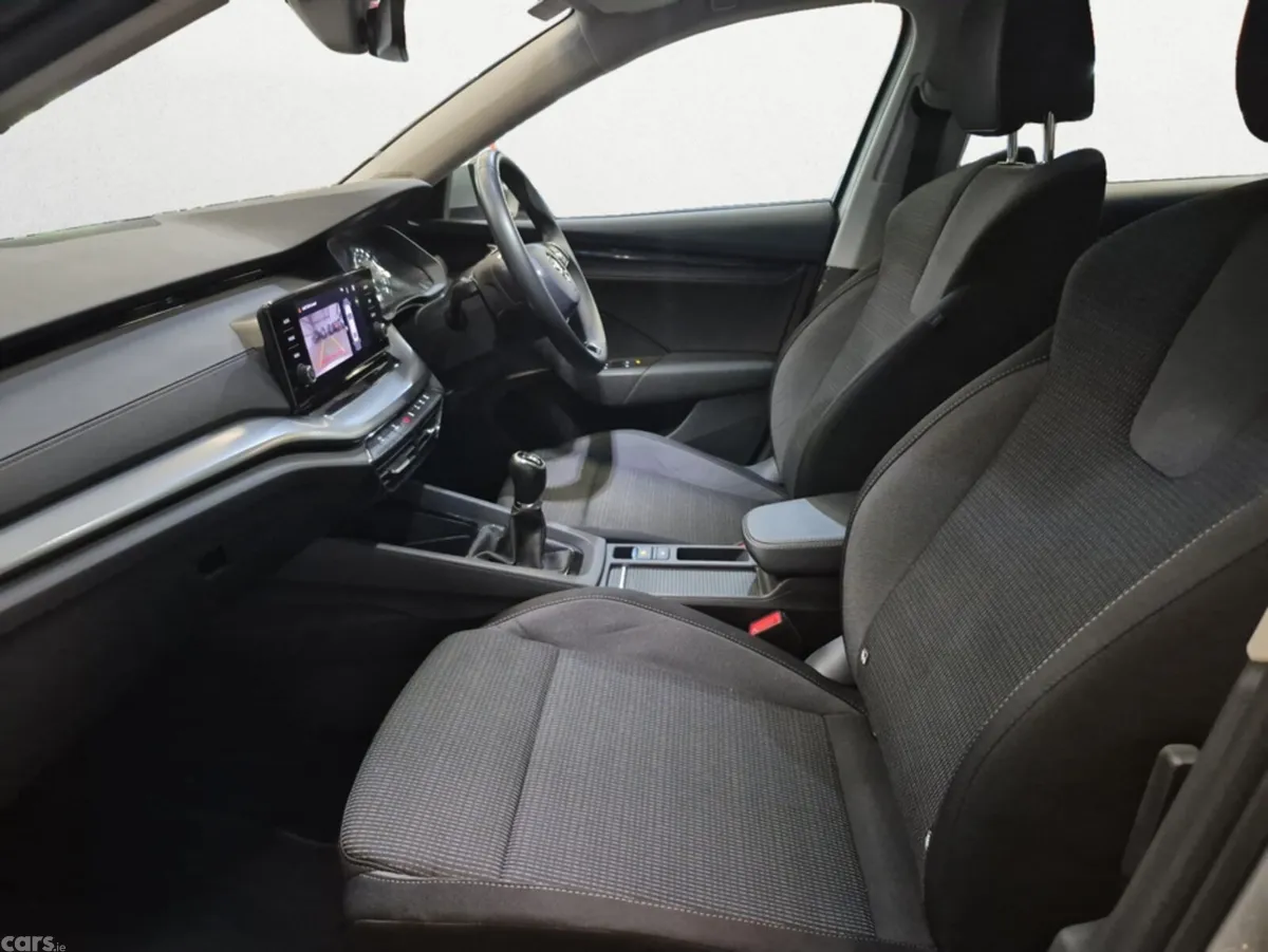 Skoda Octavia Saloon, Diesel, 2023, Grey