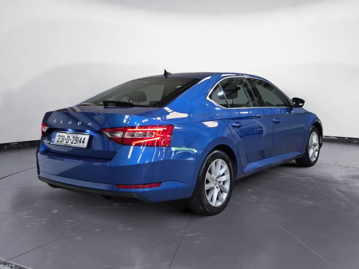 Skoda Superb Hatchback, Diesel, 2023, Blue