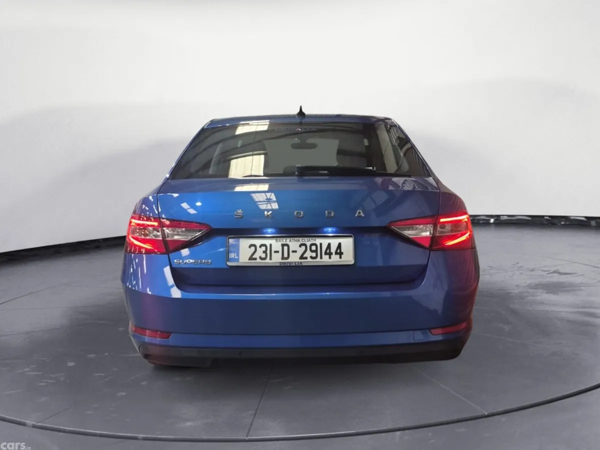 Skoda Superb Hatchback, Diesel, 2023, Blue