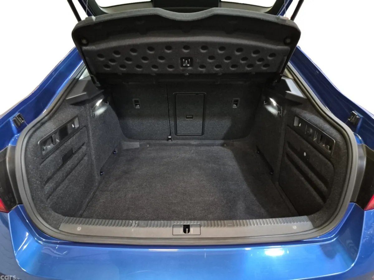 Skoda Superb Hatchback, Diesel, 2023, Blue