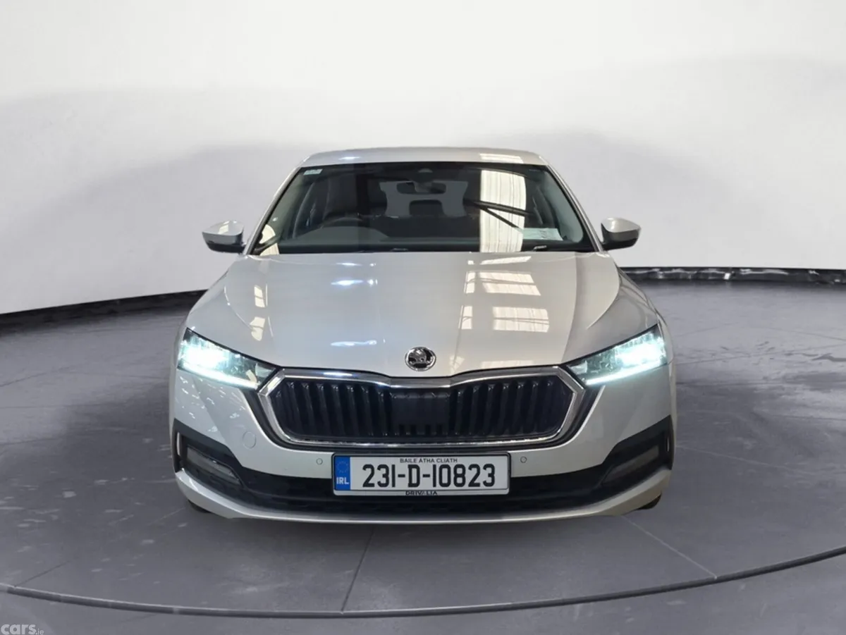 Skoda Octavia Saloon, Diesel, 2023, Grey