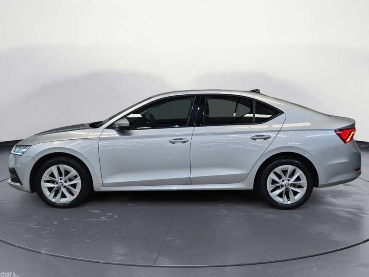 Skoda Octavia Saloon, Diesel, 2023, Grey