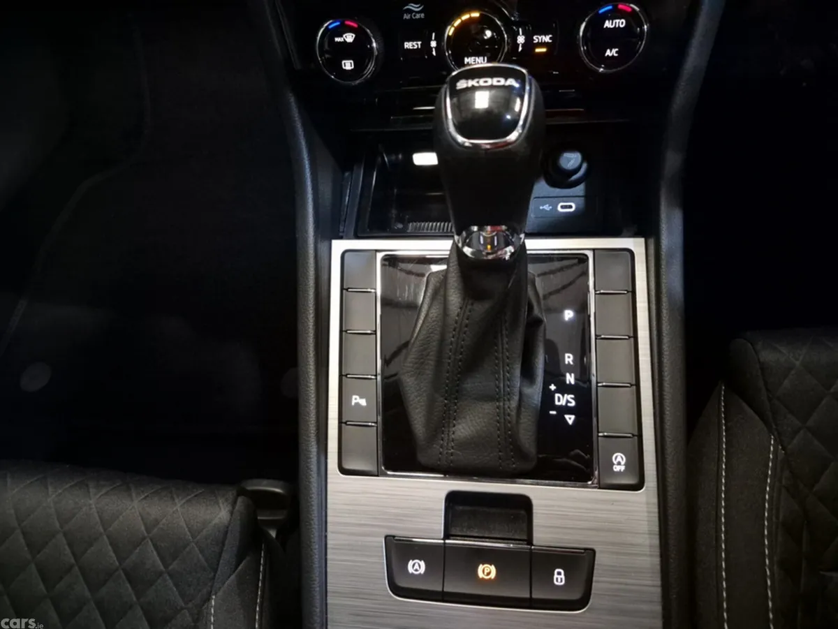 Skoda Superb Hatchback, Diesel, 2023, Blue