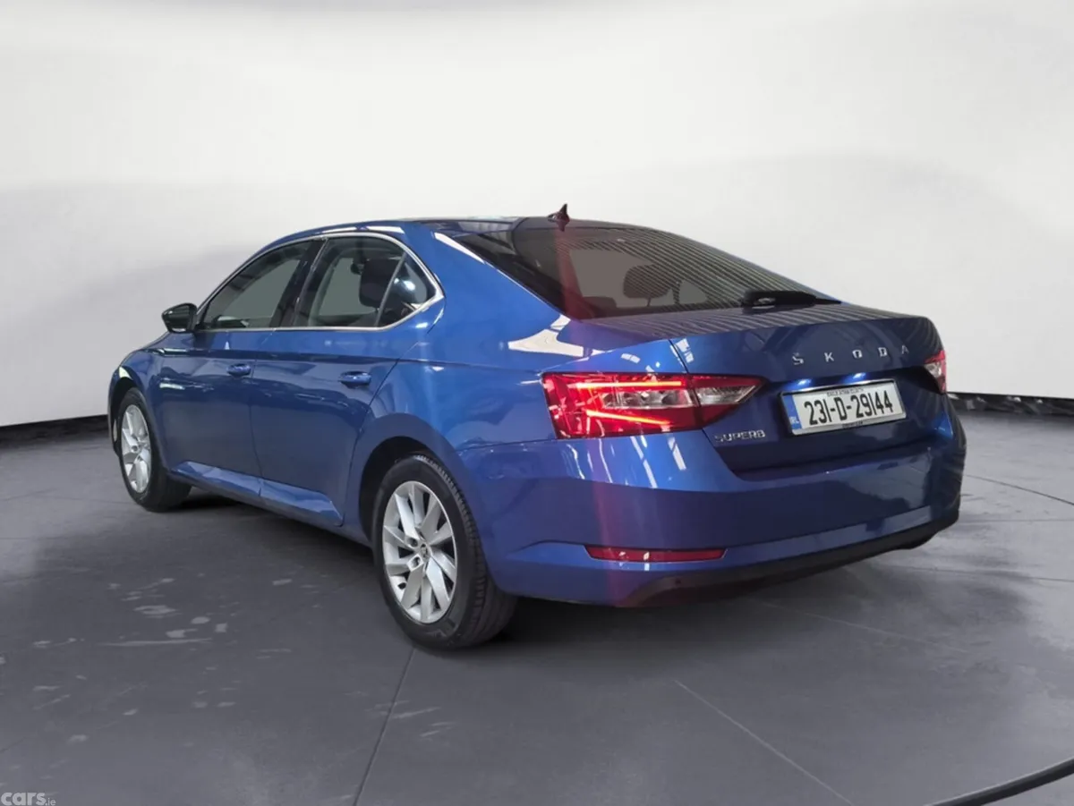 Skoda Superb Hatchback, Diesel, 2023, Blue