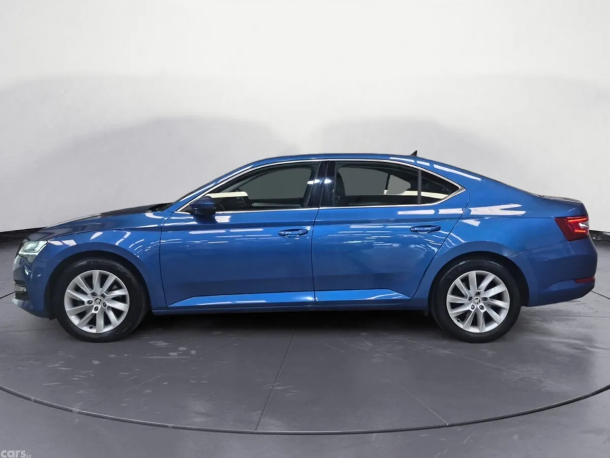 Skoda Superb Hatchback, Diesel, 2023, Blue
