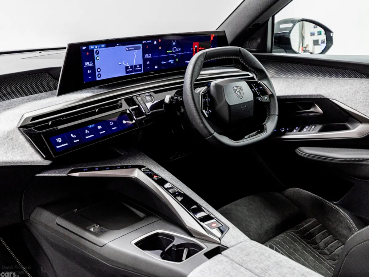 Peugeot 5008 SUV, Electric, 2026, Grey