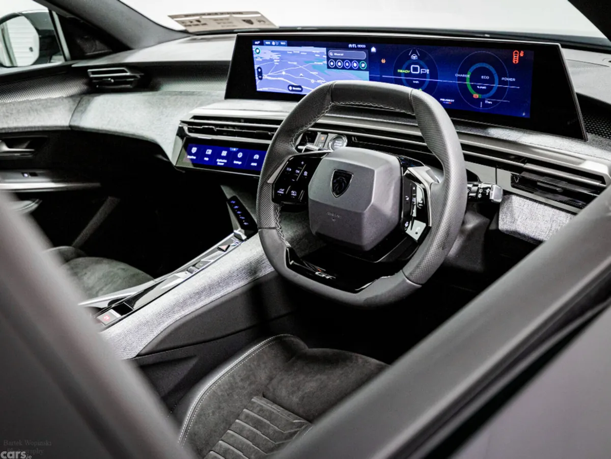 Peugeot 5008 SUV, Electric, 2026, Grey