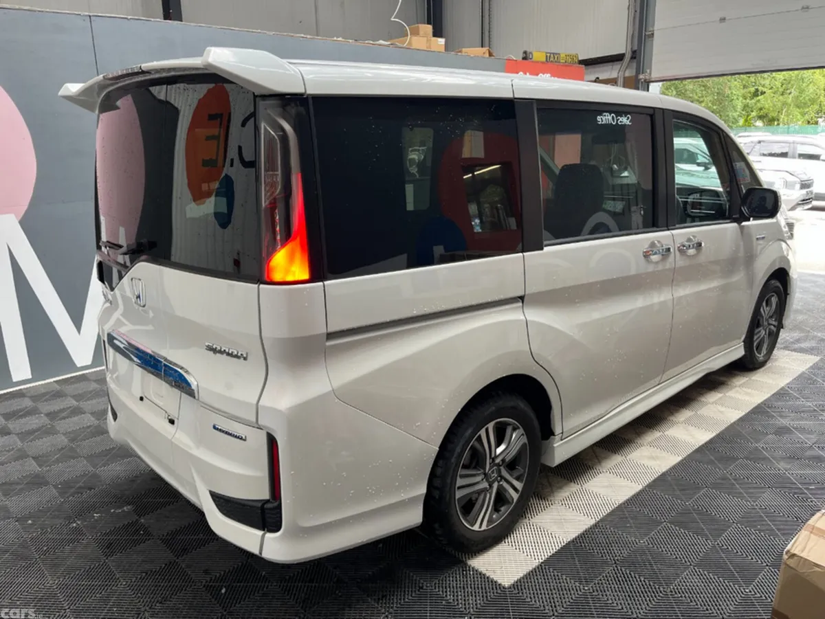 Honda Stepwagon MPV, Petrol Hybrid, 2020, White