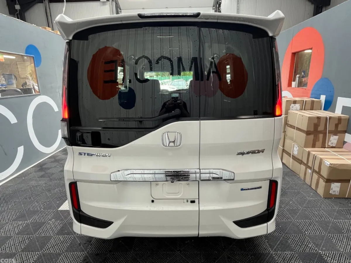 Honda Stepwagon MPV, Petrol Hybrid, 2020, White