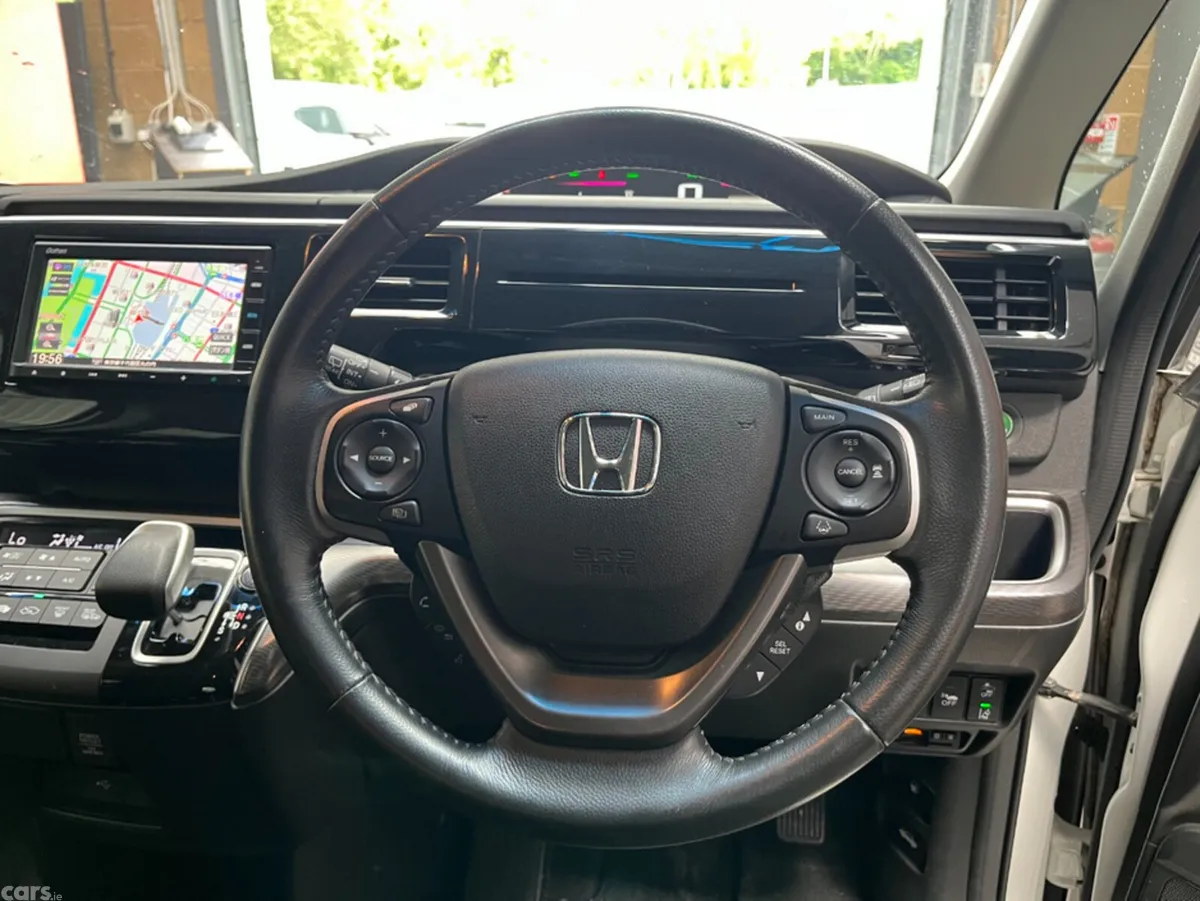 Honda Stepwagon MPV, Petrol Hybrid, 2020, White