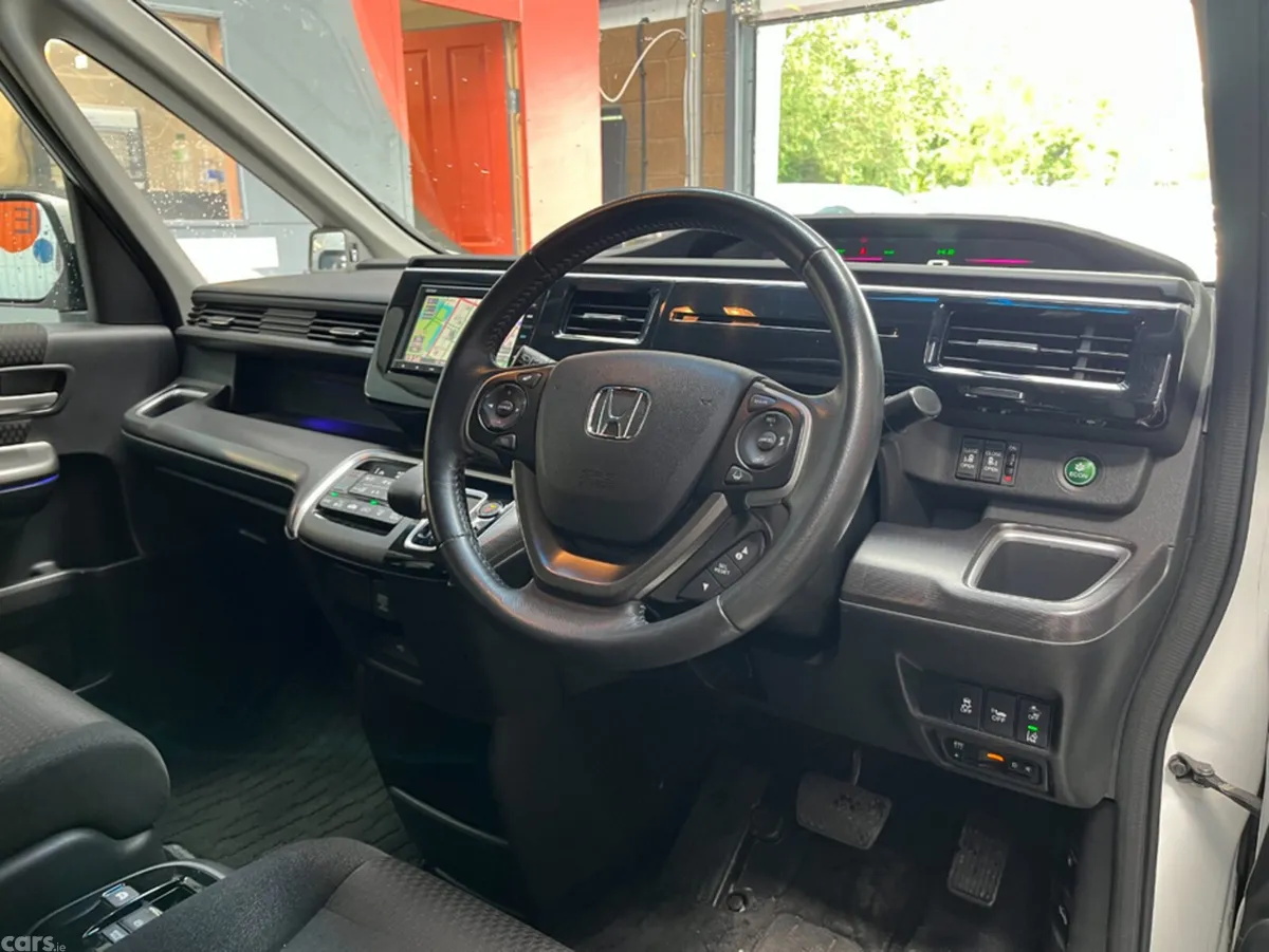 Honda Stepwagon MPV, Petrol Hybrid, 2020, White