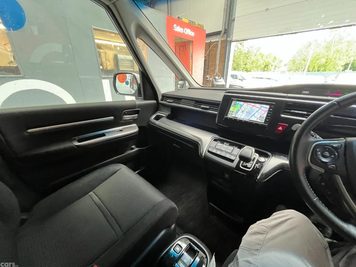 Honda Stepwagon MPV, Petrol Hybrid, 2020, White