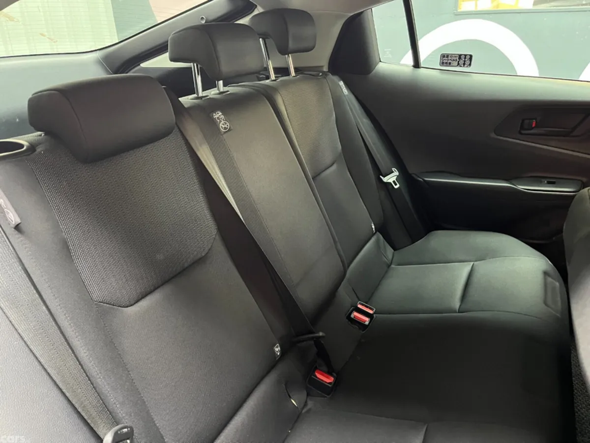 Toyota Prius Estate, Petrol, 2025, Silver