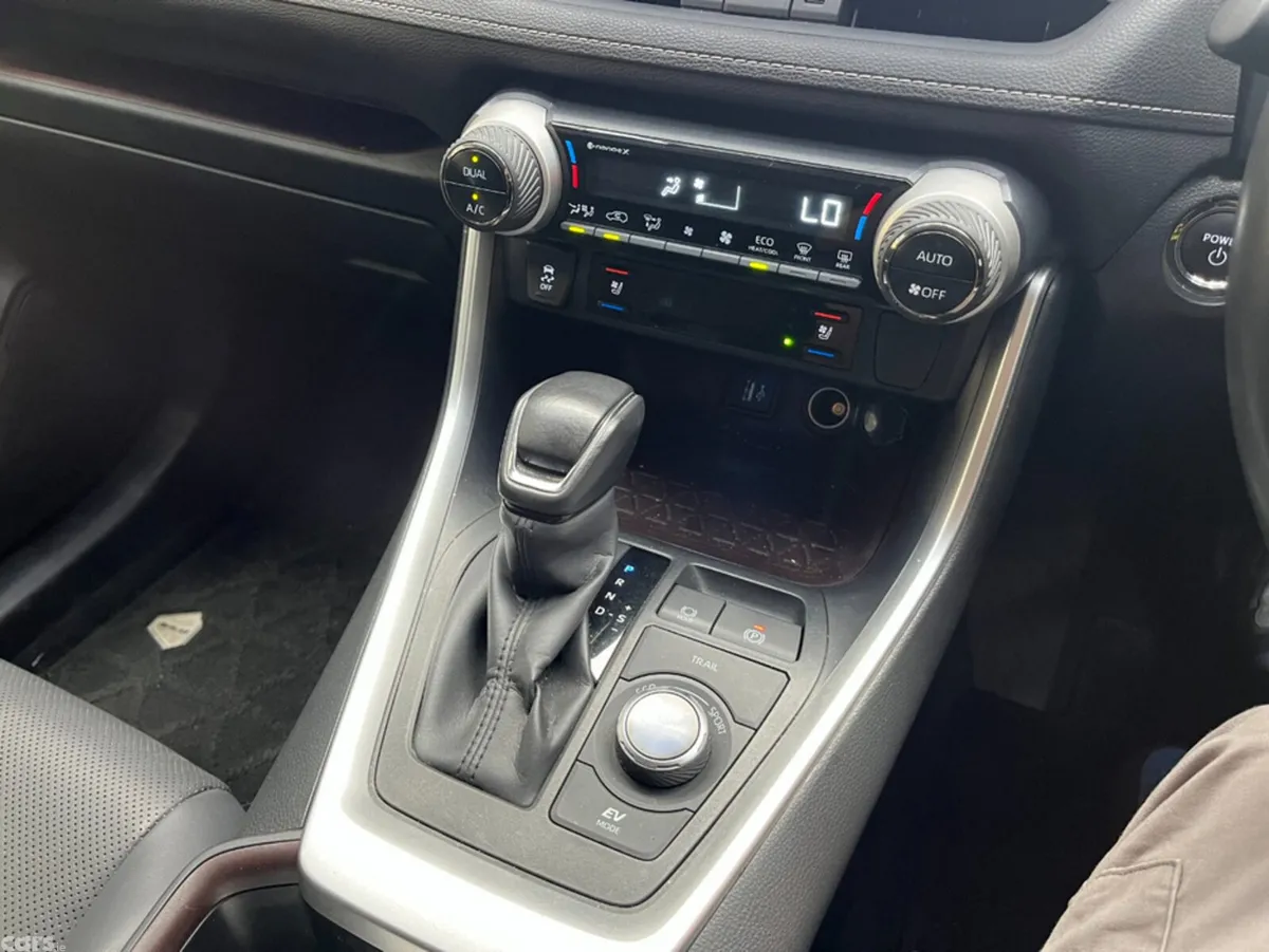 Toyota RAV4 SUV, Petrol Hybrid, 2024, White