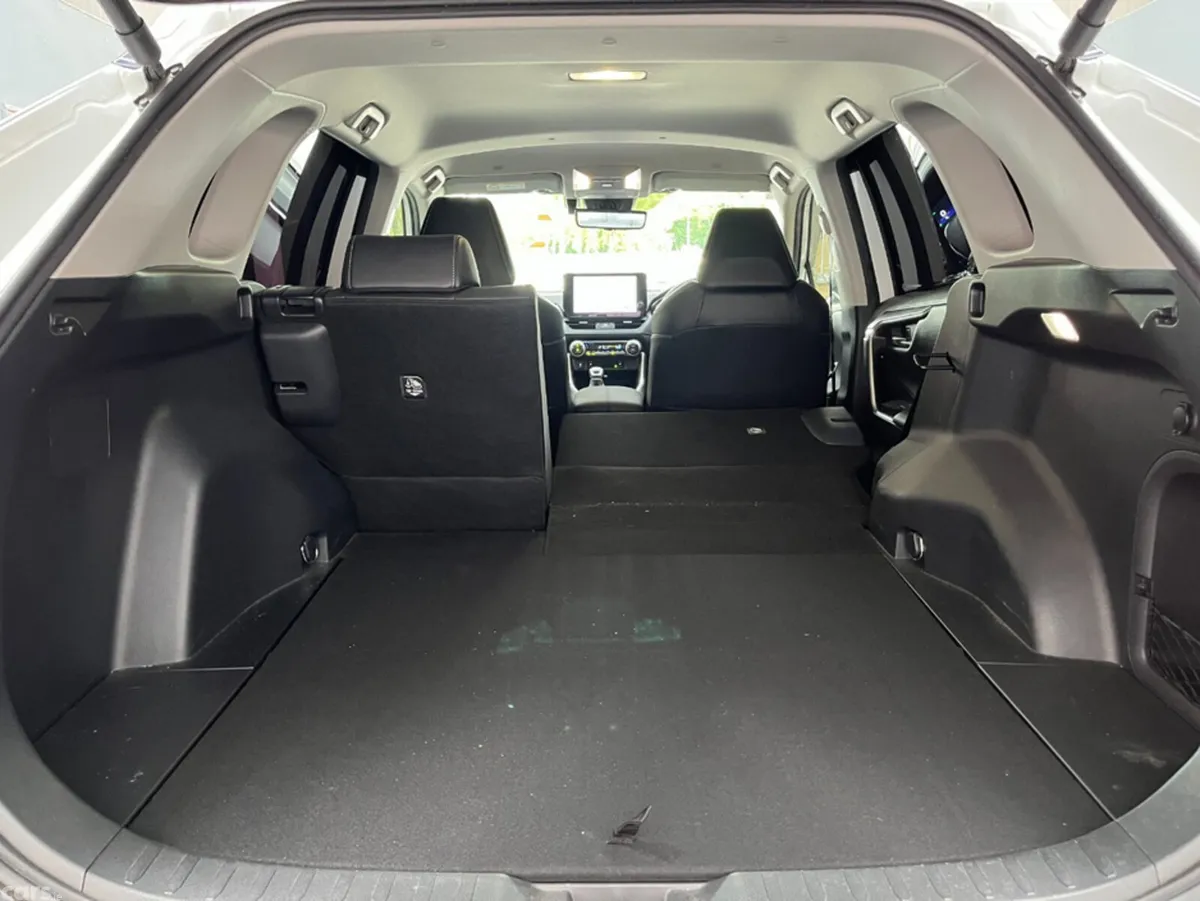 Toyota RAV4 SUV, Petrol Hybrid, 2024, White