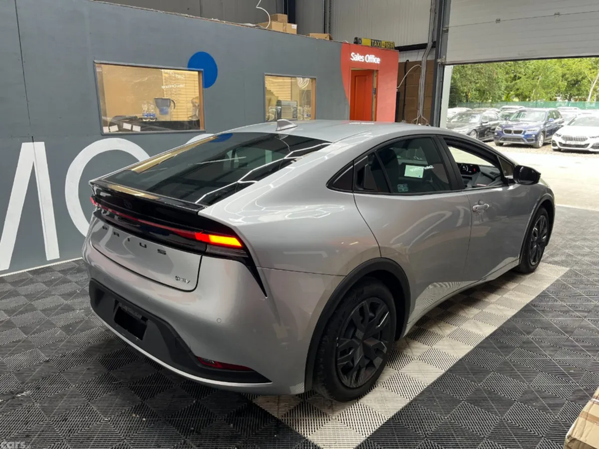 Toyota Prius Estate, Petrol, 2025, Silver