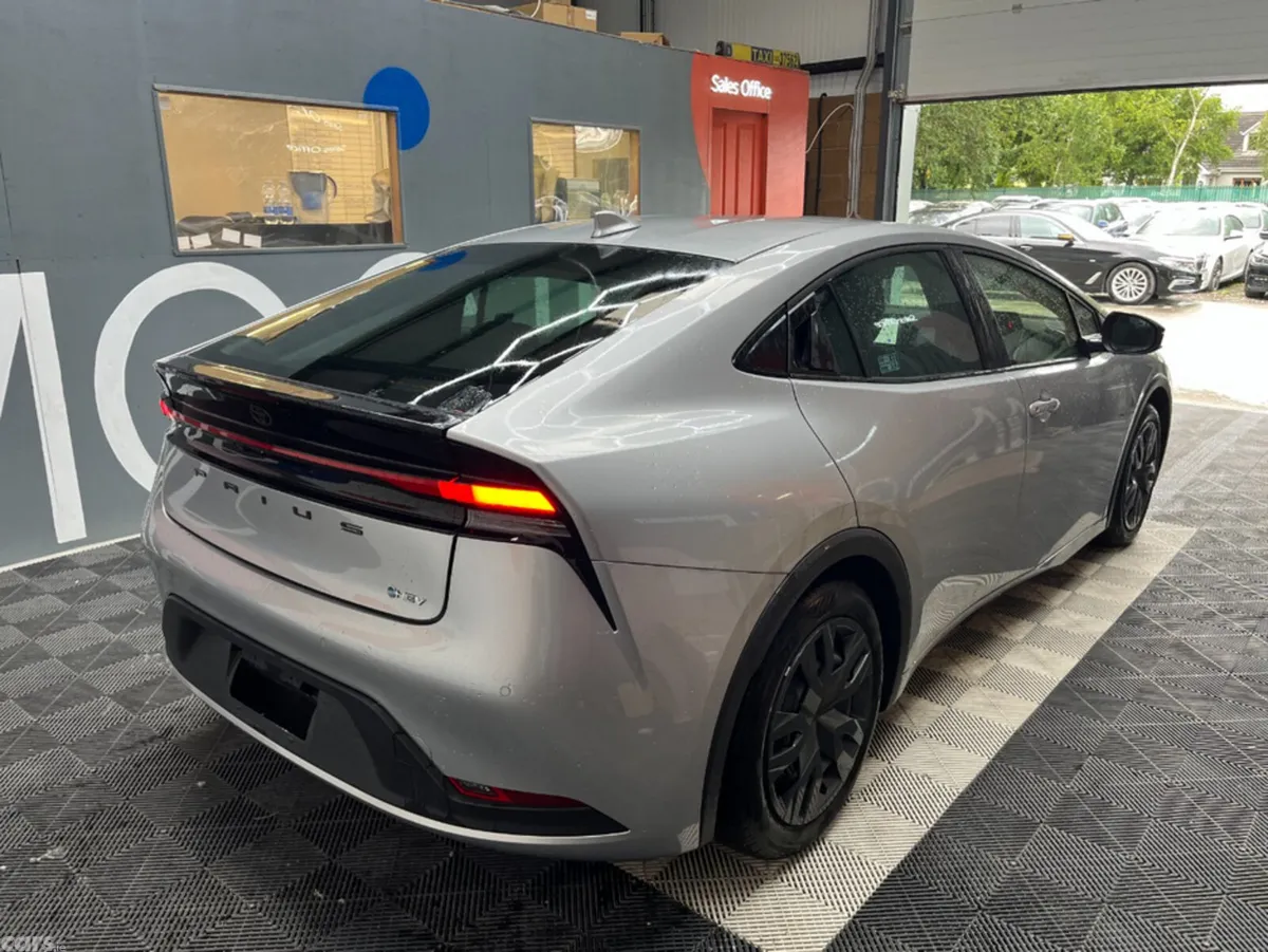 Toyota Prius Estate, Petrol, 2025, Silver