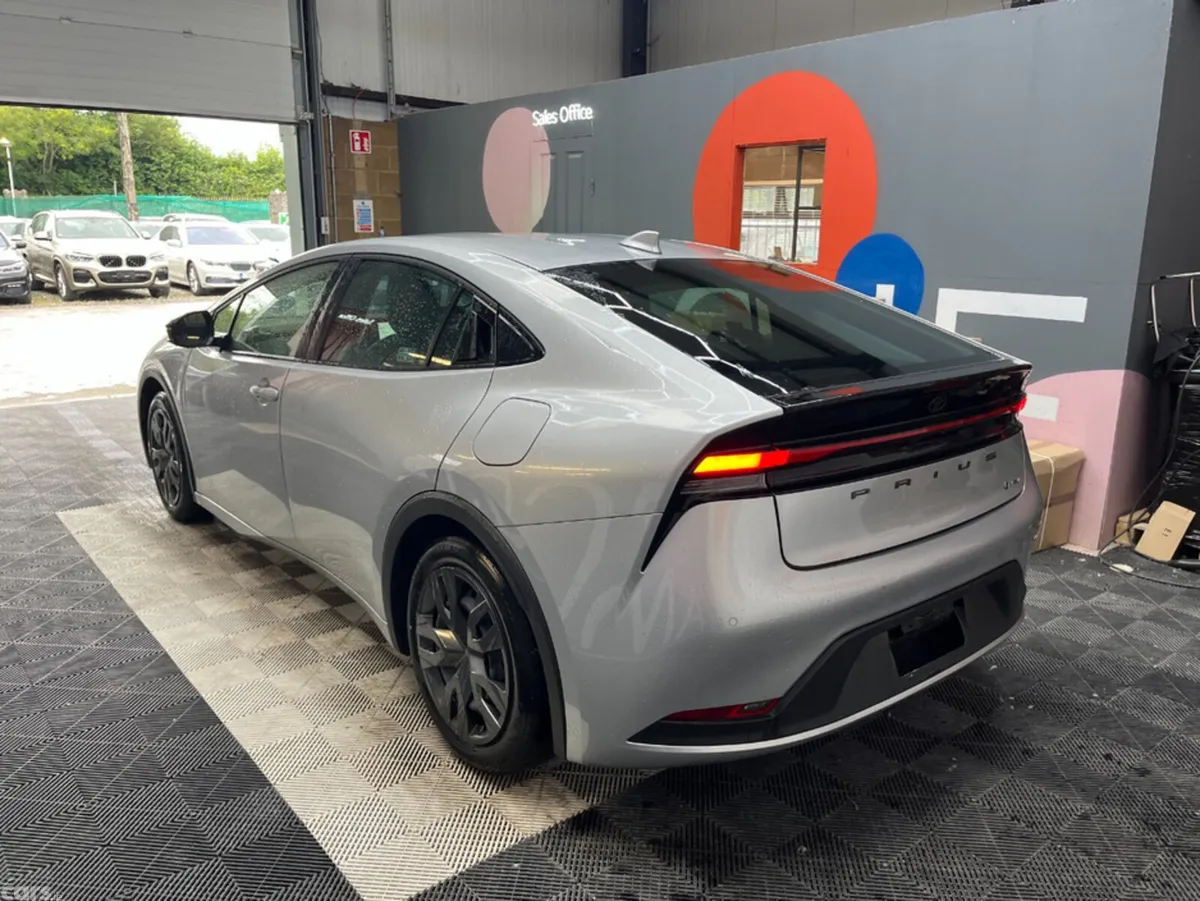 Toyota Prius Estate, Petrol, 2025, Silver