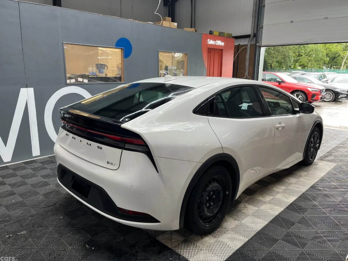 Toyota Prius Estate, Petrol, 2025, White