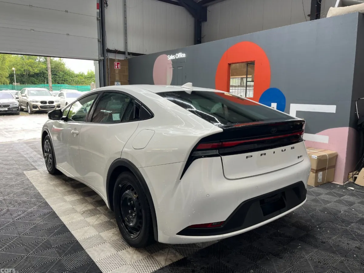 Toyota Prius Estate, Petrol, 2025, White