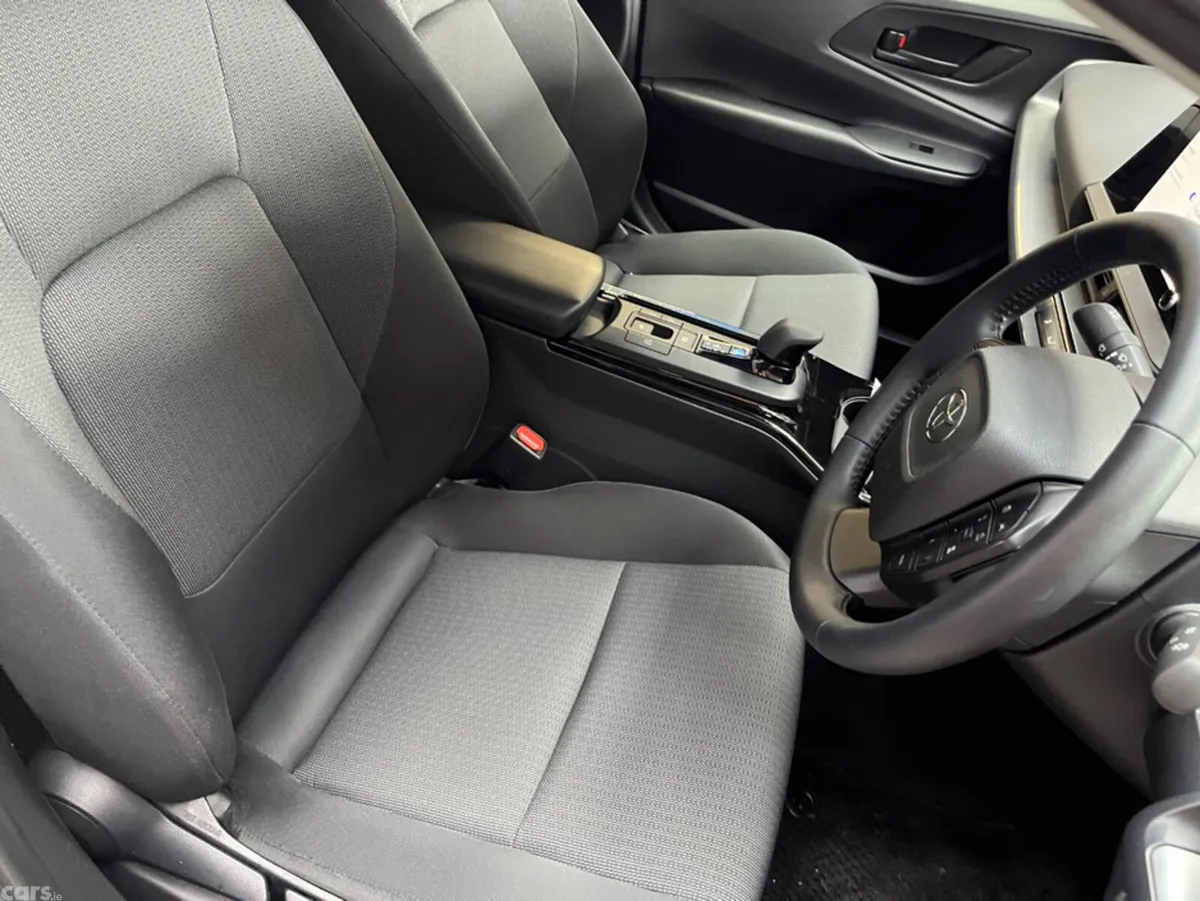 Toyota Prius Estate, Petrol, 2025, White