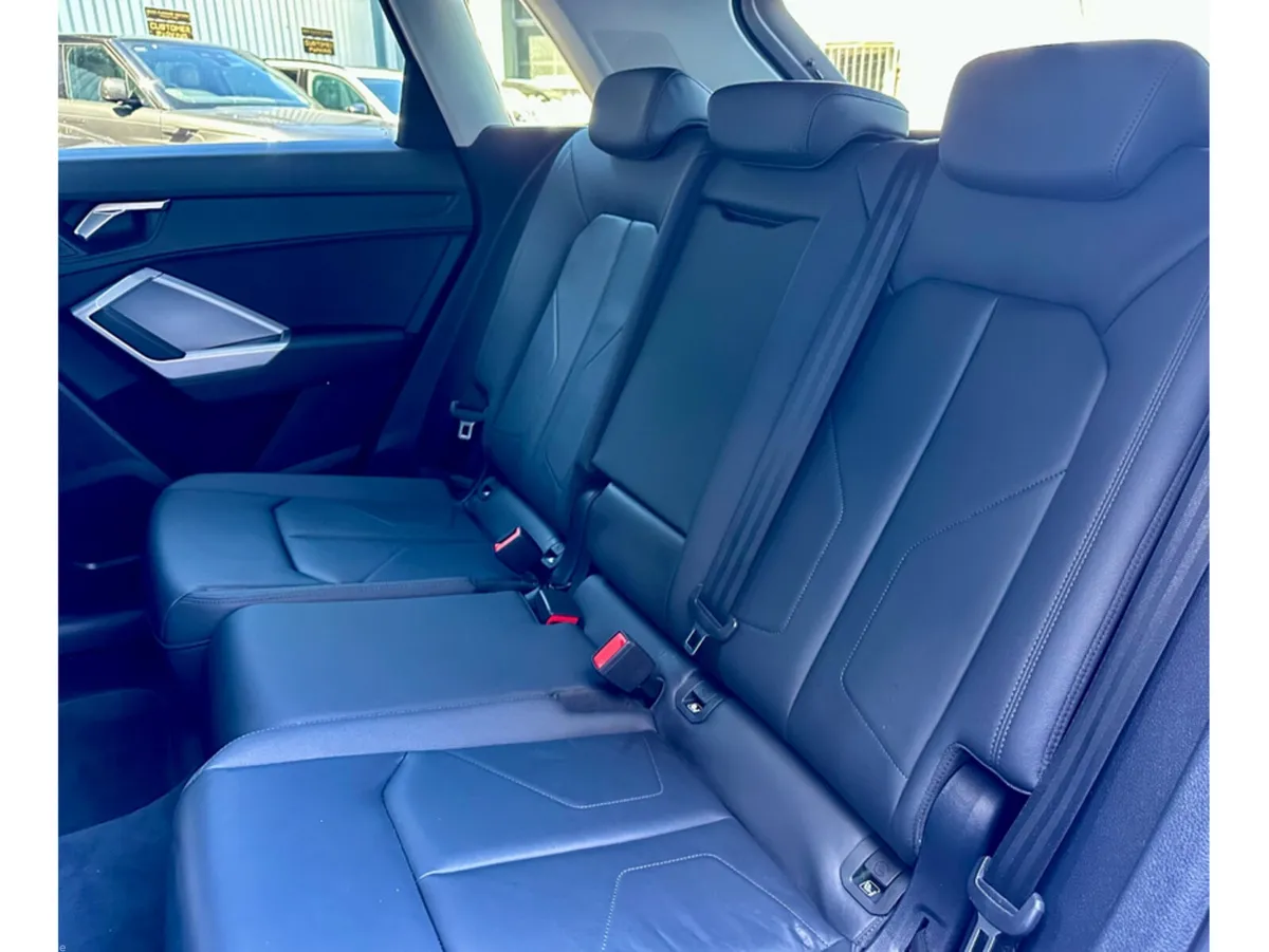 Audi Q3 SUV, Petrol Hybrid, 2023, Blue