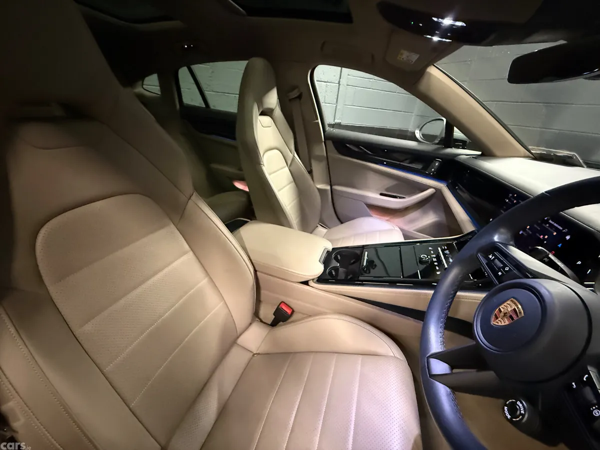 Porsche Panamera Hatchback, Petrol Plug-in Hybrid, 2024, Green