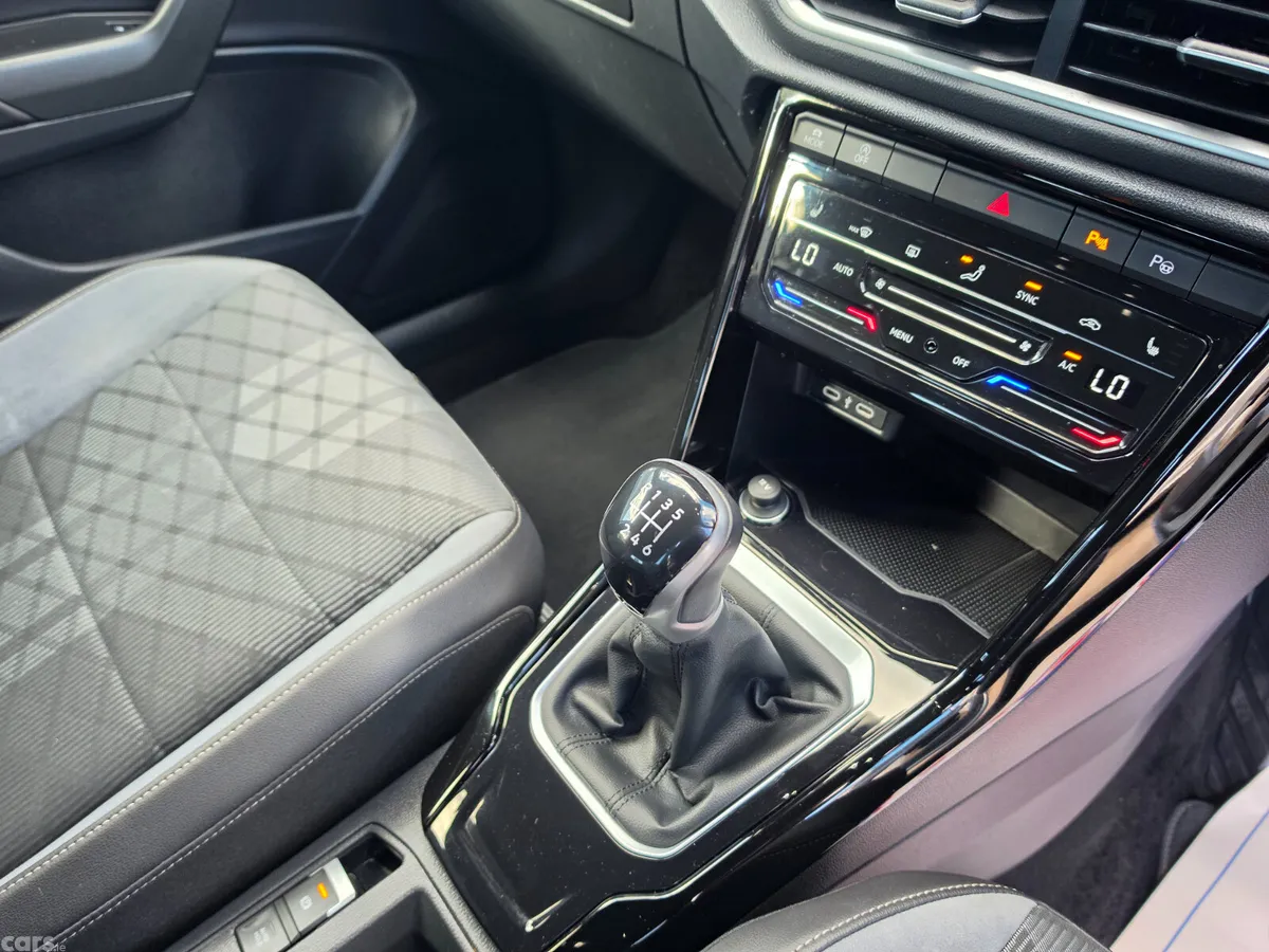 Volkswagen T-Roc SUV, Petrol, 2024, White