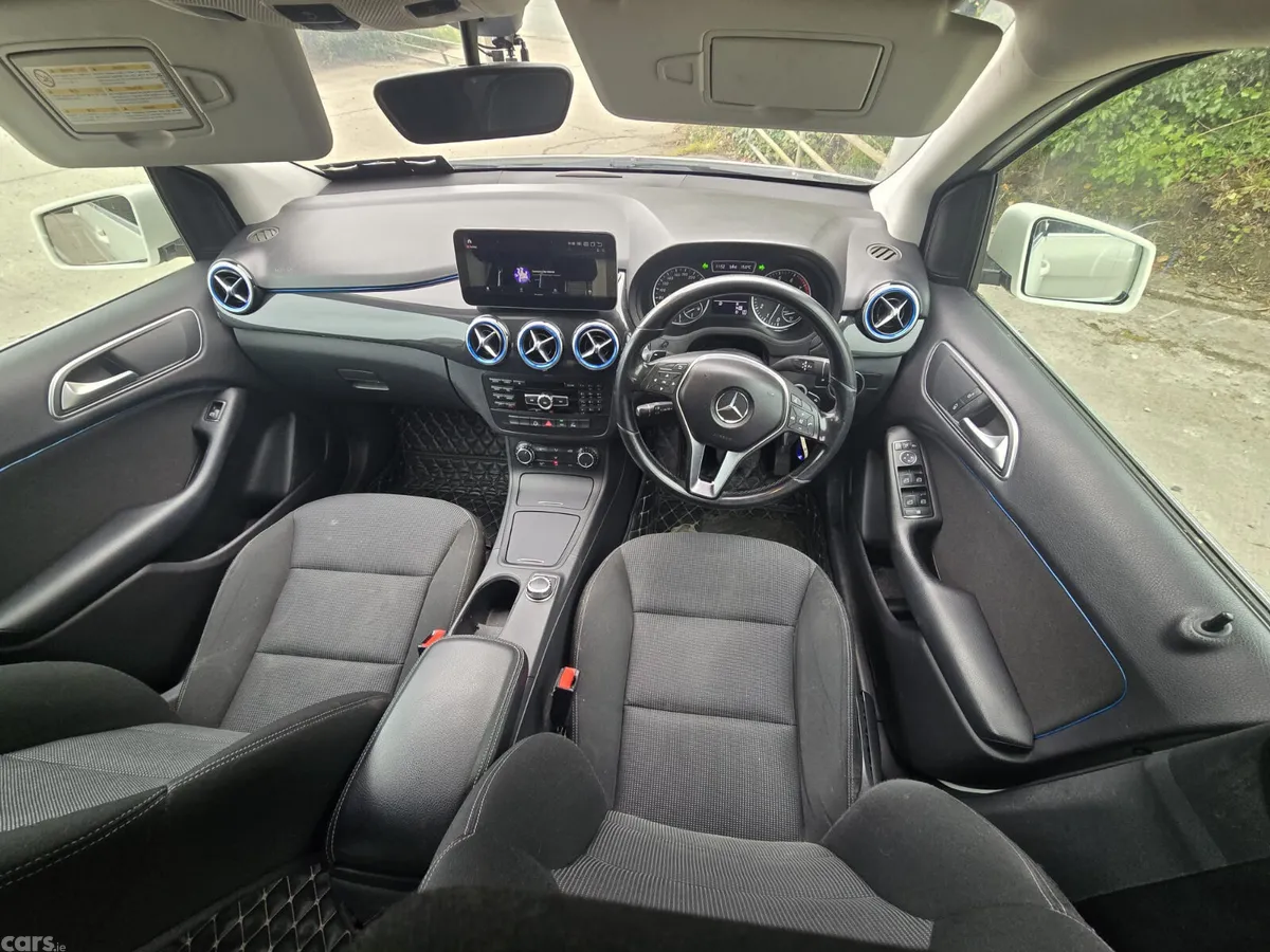 Mercedes-Benz B-Class MPV, Petrol, 2012, White
